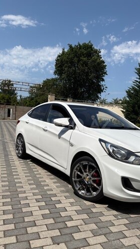 Hyundai Accent-3