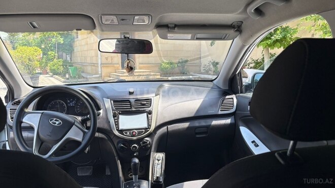 Hyundai Accent-5