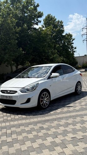 Hyundai Accent-4