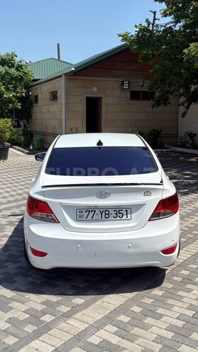 Hyundai Accent-2