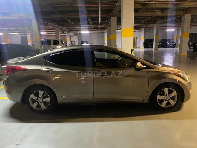 Hyundai Elantra-7