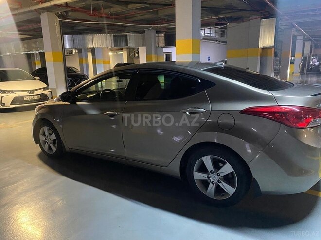 Hyundai Elantra-5