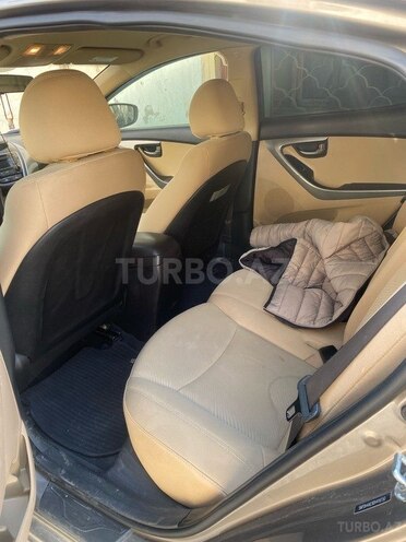 Hyundai Elantra-3