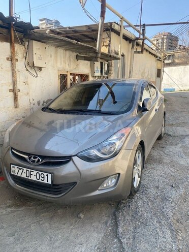 Hyundai Elantra-1
