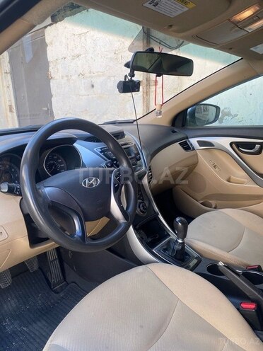 Hyundai Elantra-2