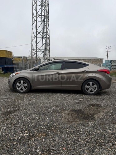 Hyundai Elantra-6