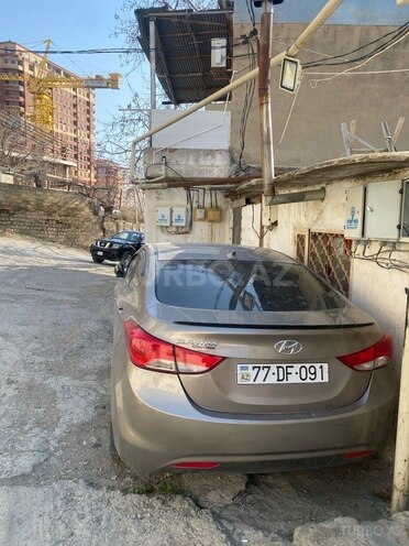 Hyundai Elantra-8