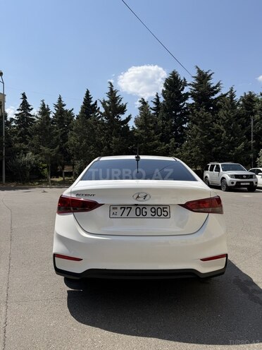 Hyundai Accent-2
