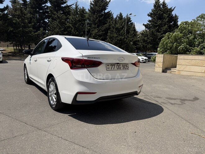 Hyundai Accent-4
