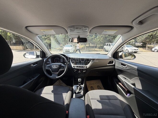 Hyundai Accent-8