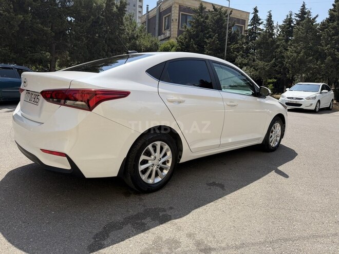 Hyundai Accent-5