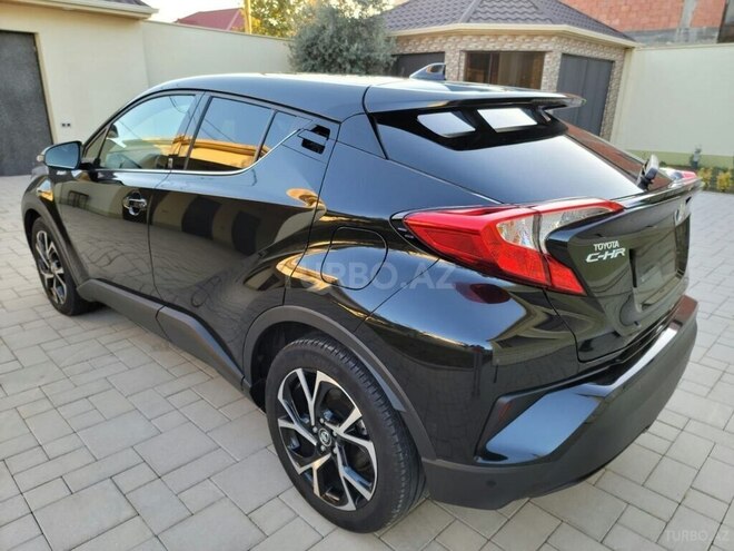 Toyota C-HR-4