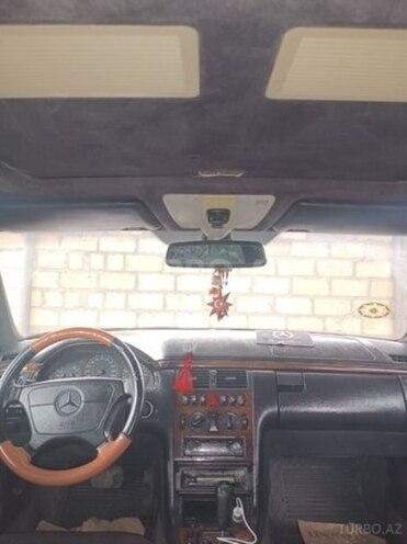 Mercedes E 200-3