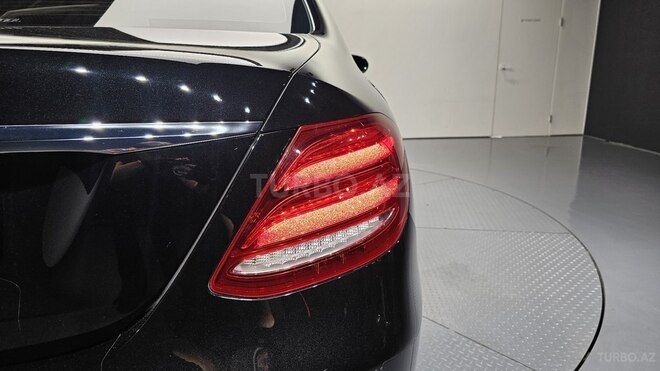 Mercedes E 300-6