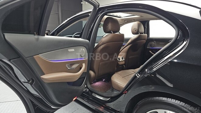Mercedes E 300-16