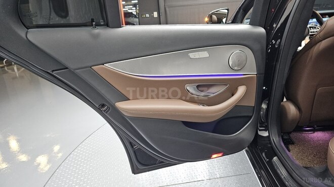 Mercedes E 300-17