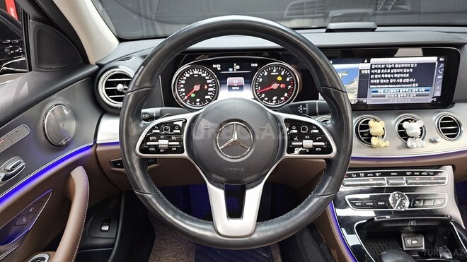 Mercedes E 300-7