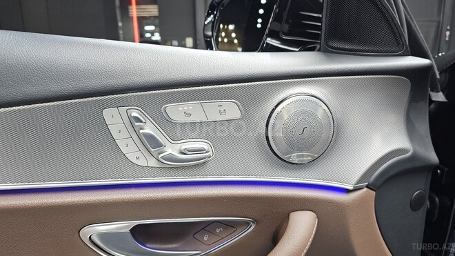 Mercedes E 300-11