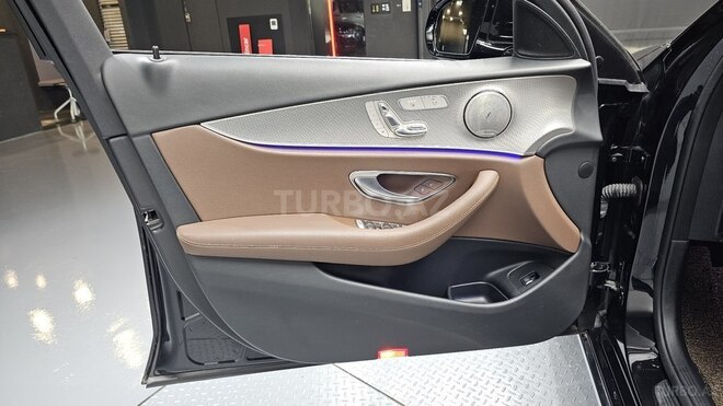 Mercedes E 300-10