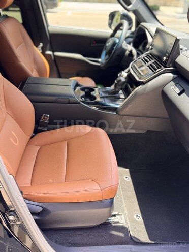 Toyota Land Cruiser-8