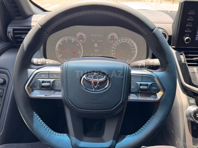 Toyota Land Cruiser-13