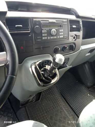 Ford Transit-8