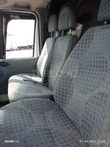 Ford Transit-5