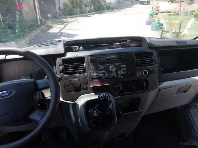 Ford Transit-4