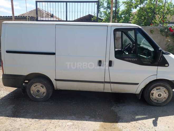 Ford Transit-9