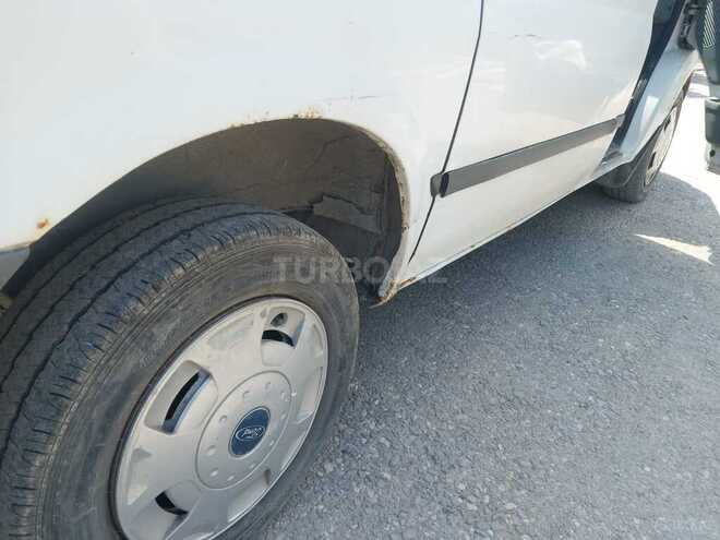 Ford Transit-13