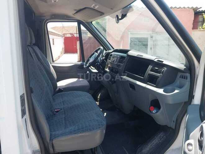 Ford Transit-5