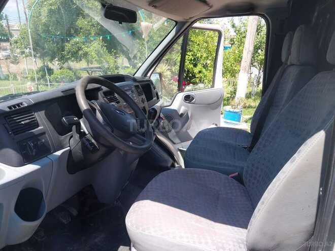 Ford Transit-8