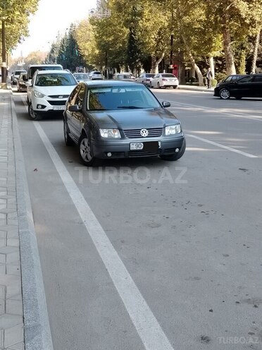 Volkswagen Jetta-1