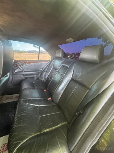 Mercedes E 230-11