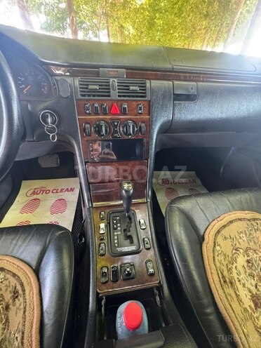 Mercedes E 230-9