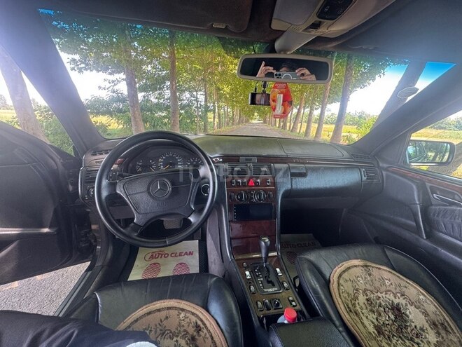 Mercedes E 230-8