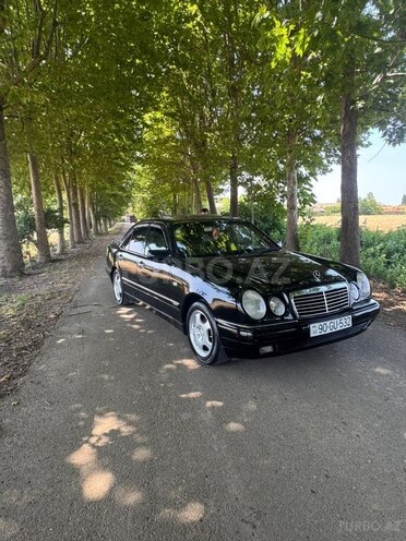 Mercedes E 230-1