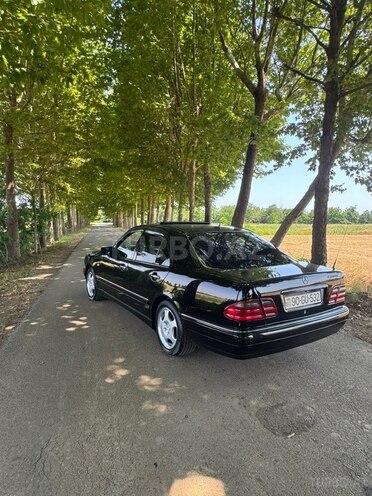 Mercedes E 230-4
