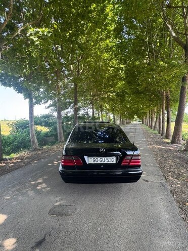 Mercedes E 230-5