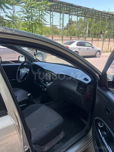 Kia Rio-7