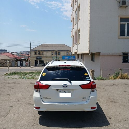 Toyota Corolla Fielder-2