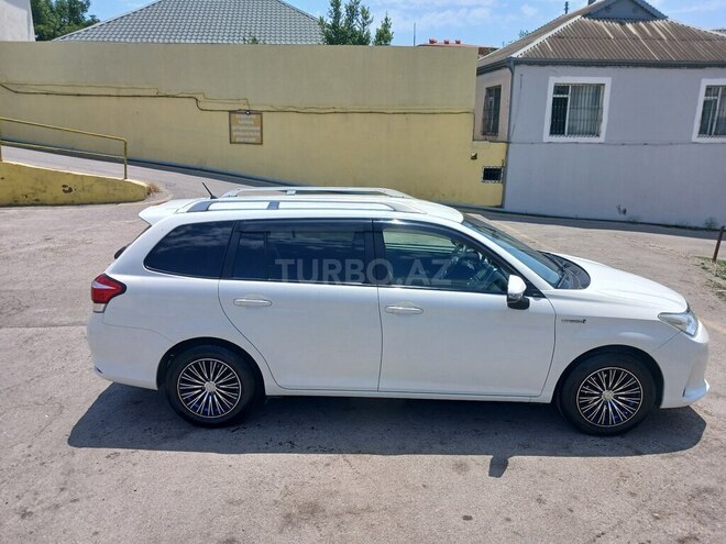 Toyota Corolla Fielder-5