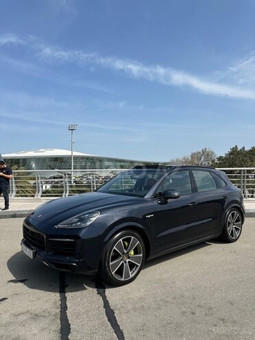Porsche Cayenne E-Hybrid-6