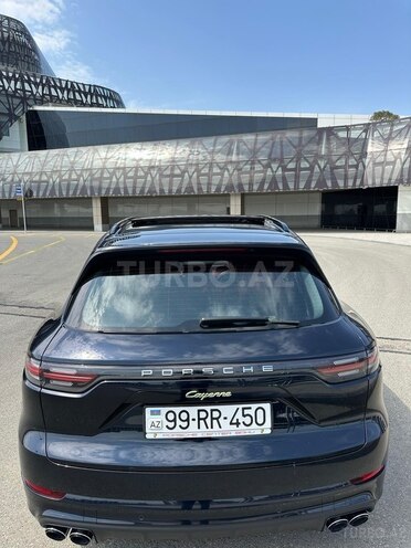 Porsche Cayenne E-Hybrid-11