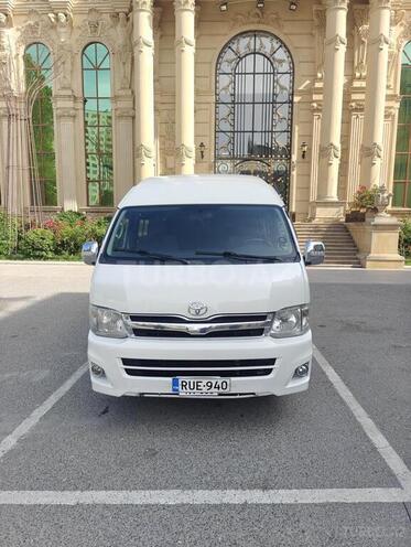 Toyota HiAce-1