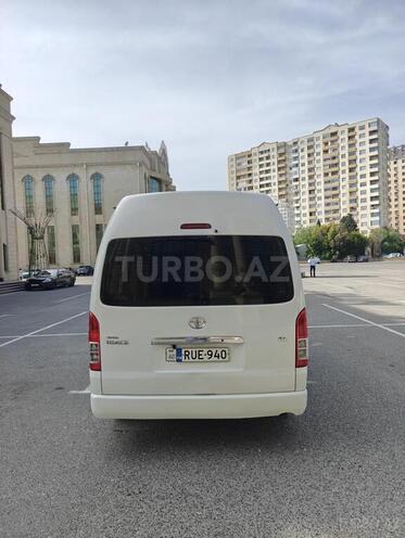 Toyota HiAce-2