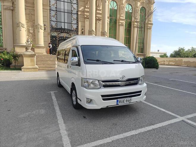 Toyota HiAce-10
