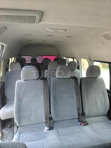Toyota HiAce-14