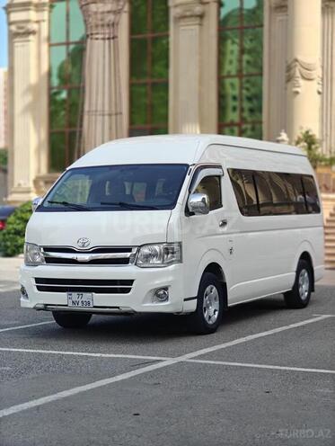 Toyota HiAce-13