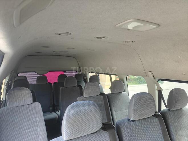 Toyota HiAce-17